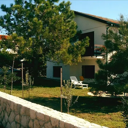 Ela Apartment *