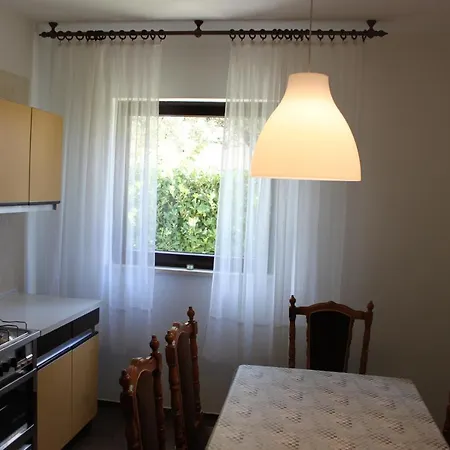 Apartment Ela *